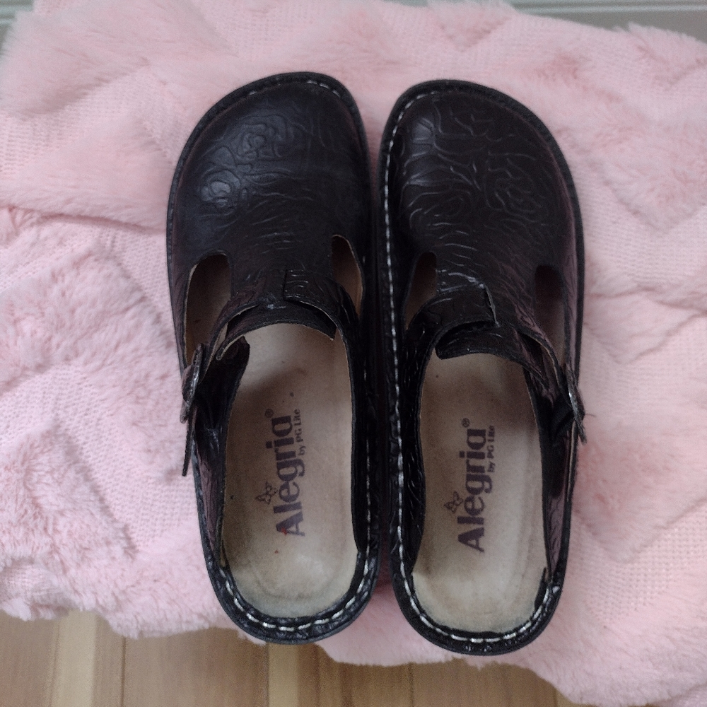 Shoes - Picture 4 of 4